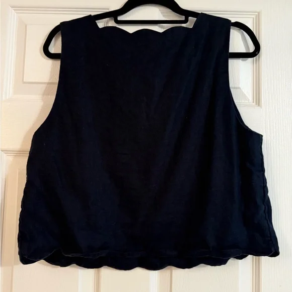 Abercrombie and Fitch Premium Linen Scallop-Hem Top - Picture 4 of 4